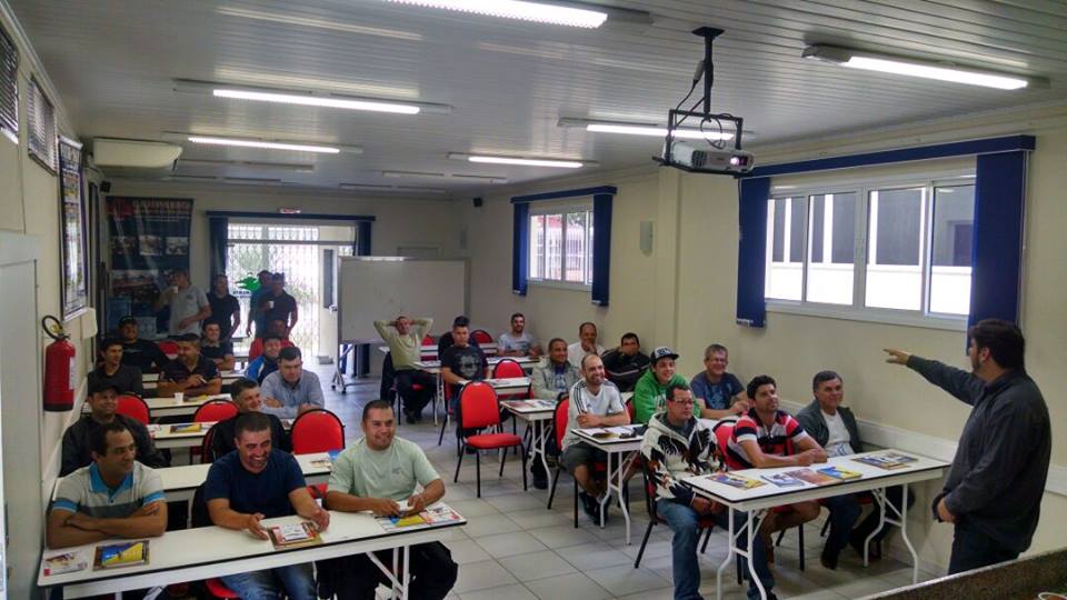 Turma de reciclagem do Curso de Motofrete dia 24 de maio de 2015.